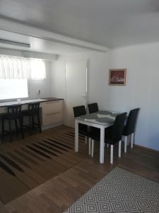 Zonă de luat masa în acest apartament