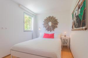 Postel nebo postele na pokoji v ubytování Melro's Places + 28 fotografií