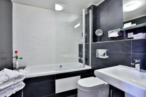 Koupelna v ubytování LH Vintage Design Hotel Sax