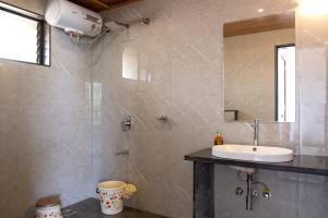 a bathroom with a sink and a mirror at West Valley 3BHK Mahabaleshwar in Mahabaleshwar