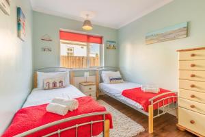 Giường trong phòng chung tại Applegarth House - Norfolk Holiday Properties