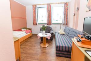TV a/nebo společenská místnost v ubytování Hotel Garni Am Deich