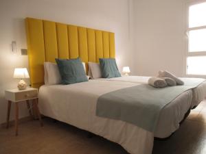 Postel nebo postele na pokoji v ubytování Bristol LikeHome, by Comfortable Luxury