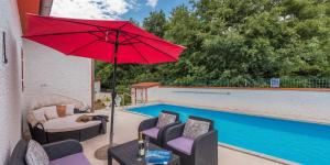Bazén v ubytovaní Villa Vallis Aurea for max 10 Persons with pool Kukci Poreč alebo v jeho blízkosti