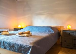 Postel nebo postele na pokoji v ubytování Holiday House Antica for 6 persons green surroundings of the island of Cres