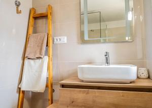 Koupelna v ubytování Holiday House Antica for 6 persons green surroundings of the island of Cres