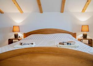 Postel nebo postele na pokoji v ubytování Holiday House Antica for 6 persons green surroundings of the island of Cres