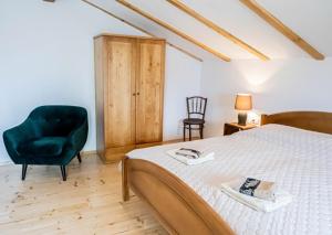 Postel nebo postele na pokoji v ubytování Holiday House Antica for 6 persons green surroundings of the island of Cres