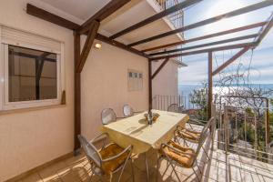 Fotografie z fotogalerie ubytování Apartment Mares with Stunning Sea View v destinaci Baška Voda