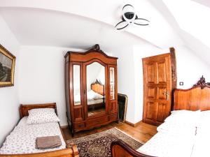 
Łóżko lub łóżka w pokoju w obiekcie Dwór Gogolewo nad Wartą
