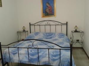 Tempat tidur dalam kamar di Il Melograno