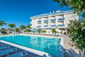 The swimming pool at or close to Hotel Corinna