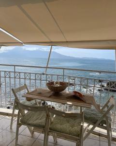 a table and chairs with a view of the ocean at Dream House Efi in Ravdhoúkha