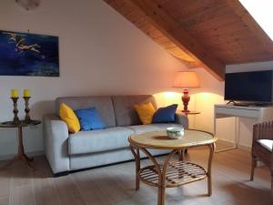 A television and/or entertainment centre at Villa Pellicano -Il nido