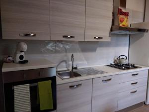 A kitchen or kitchenette at Villa Pellicano -Il nido