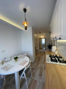 Gallery image of Robert's White Apartament in Ploieşti