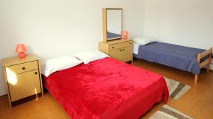 Postel nebo postele na pokoji v ubytování Apartmani Loli