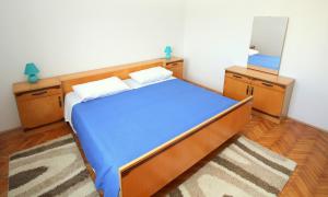 Postel nebo postele na pokoji v ubytování Apartmani Loli