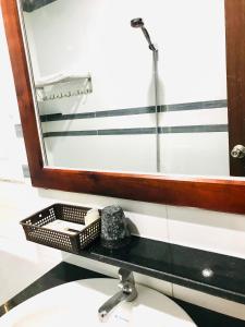 a bathroom with a sink and a mirror at Nhà Nghỉ TRẦN ĐỨC in Phú Mỹ