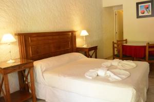 Una cama o camas en una habitación de Sesma Excelencia en Cabañas