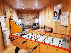 a living room with a table with at ⁂⁂ GITE LES HERABLES [CLEDICIHOME] Gîte de charme // JACCUZI // SALLE DE JEUX ⁂⁂ in Granges-sur-Vologne