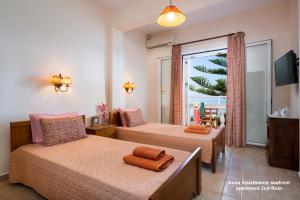 A bed or beds in a room at Anna Apartments Boukari