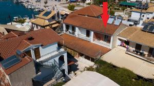 an aerial view of a house with a red arrow at Τrilogy Studios in Syvota