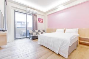 Ένα ή περισσότερα κρεβάτια σε δωμάτιο στο WOW Penghu Homestay