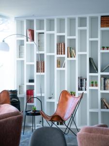 Uma área de estar em A House in Estoril - Adults Only