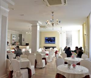 TV a/nebo společenská místnost v ubytování Amsterdam Suite Hotel & SPA