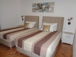 Postel nebo postele na pokoji v ubytování Apartments Miki 2