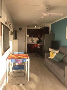 A kitchen or kitchenette at TORRES DEL SOL 15 floor THE HIGHTEST