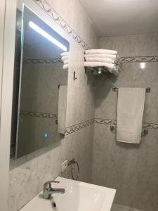 A bathroom at TORRES DEL SOL 15 floor THE HIGHTEST