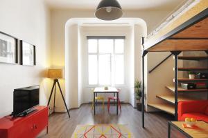 TV a/nebo společenská místnost v ubytování Cosy Design Apartment