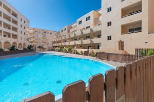 Swimmingpoolen hos eller tæt på La Casita