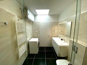 Koupelna v ubytování Ferienhaus Luka + 14 fotografií
