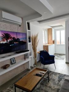 TV a/nebo společenská místnost v ubytování Sea side apartment
