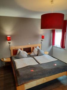 Postel nebo postele na pokoji v ubytování Landhotel Brauner Hirsch