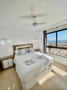 Posteľ alebo postele v izbe v ubytovaní APARTMENT SOL CARIHUELA TORREMOLINOS