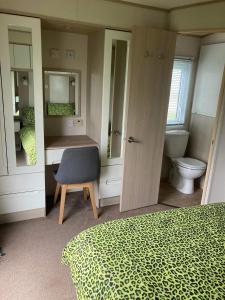 Ένα μπάνιο στο The Blue Beachcomber