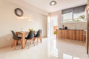 Gallery image of Kelly's Sunset Apartment 2 Kalamata in Almirón