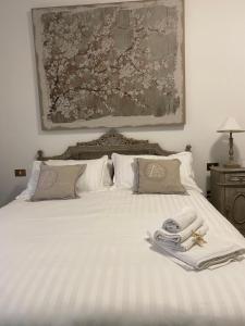 Violetta Maison, elegante e romantica a Salo’ tesisinde bir odada yatak veya yataklar