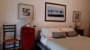 A bed or beds in a room at My b&b - Strada Vecchia del Pinocchio 3/B