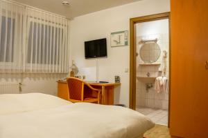 Postel nebo postele na pokoji v ubytování Gasthof Waldesruh + 37 fotografií