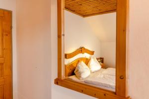 Postel nebo postele na pokoji v ubytování Hoefer der Genusstreffpunkt