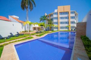 a swimming pool in front of a building at Mayev Express in Santa Cruz Huatulco