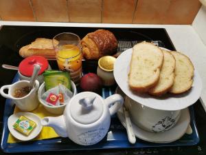 אפשרויות ארוחת הבוקר המוצעות לאורחים ב-La Cabane Insolite