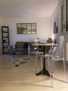 a living room with a table and two chairs at Maison Angers La Madeleine Rooftop in Angers