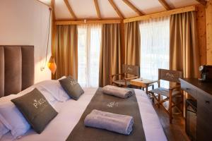 Postelja oz. postelje v sobi nastanitve Pikol Lake Village Boutique Glamping