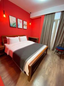 Giường trong phòng chung tại Hotel Linge